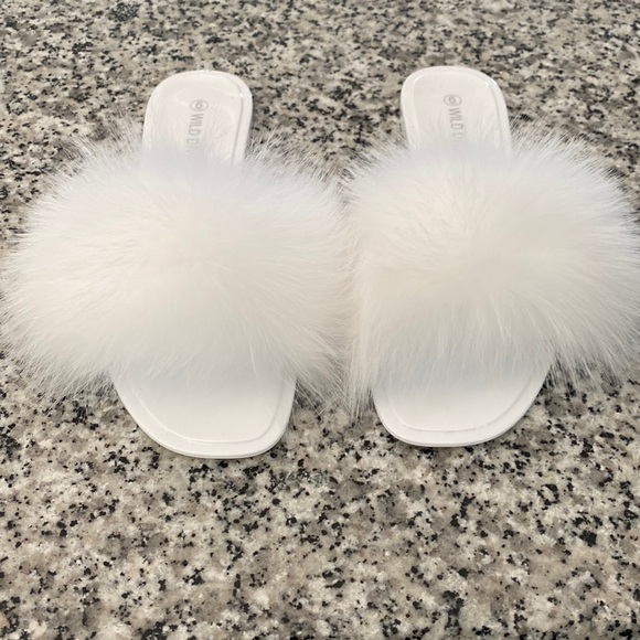 White fur sandal - Picture 1 of 5